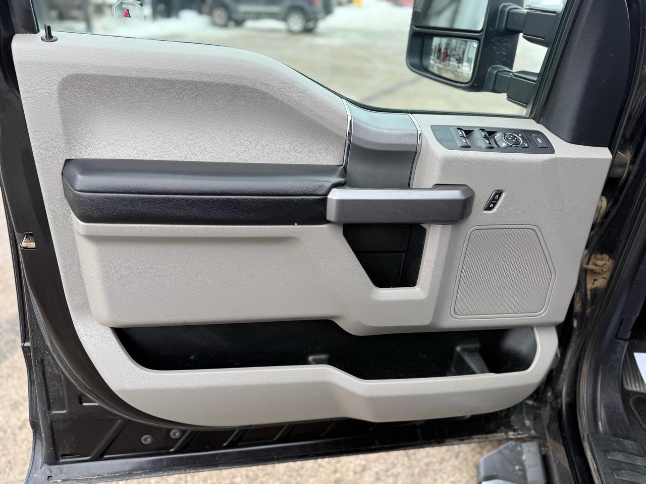 2021 Ford SUPER DUTY F-250 SRW XLT Photo