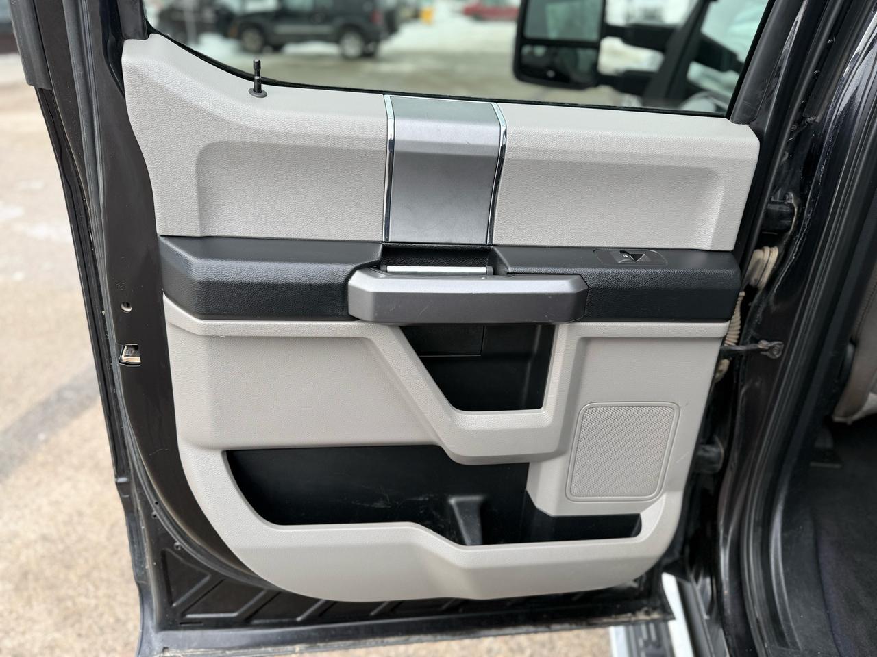 2021 Ford SUPER DUTY F-250 SRW XLT Photo