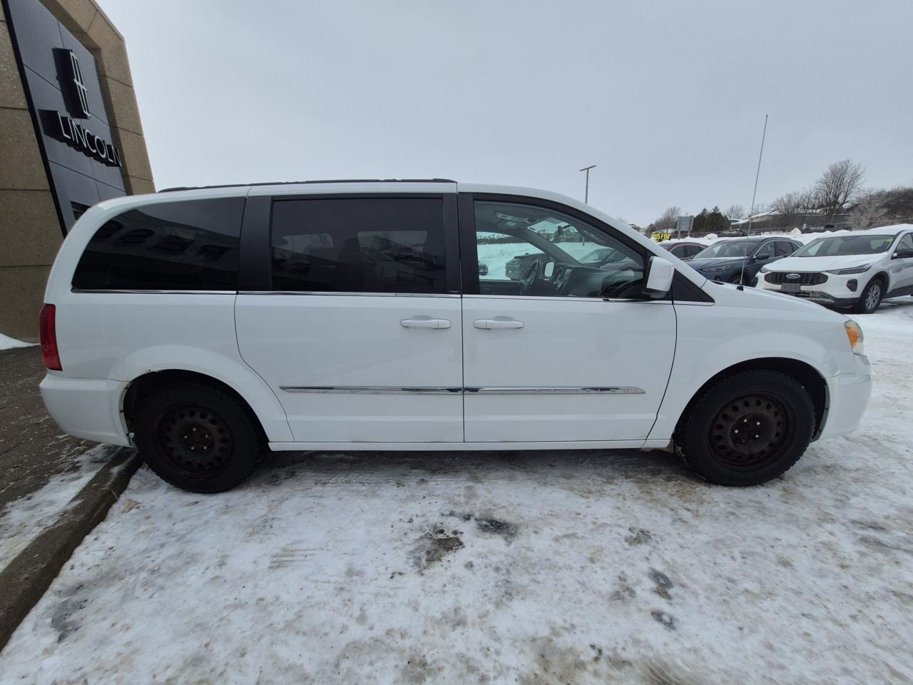2014 Chrysler Town & Country TOURING, LEATHER, LOCAL TRADE, AS TRADED Photo3