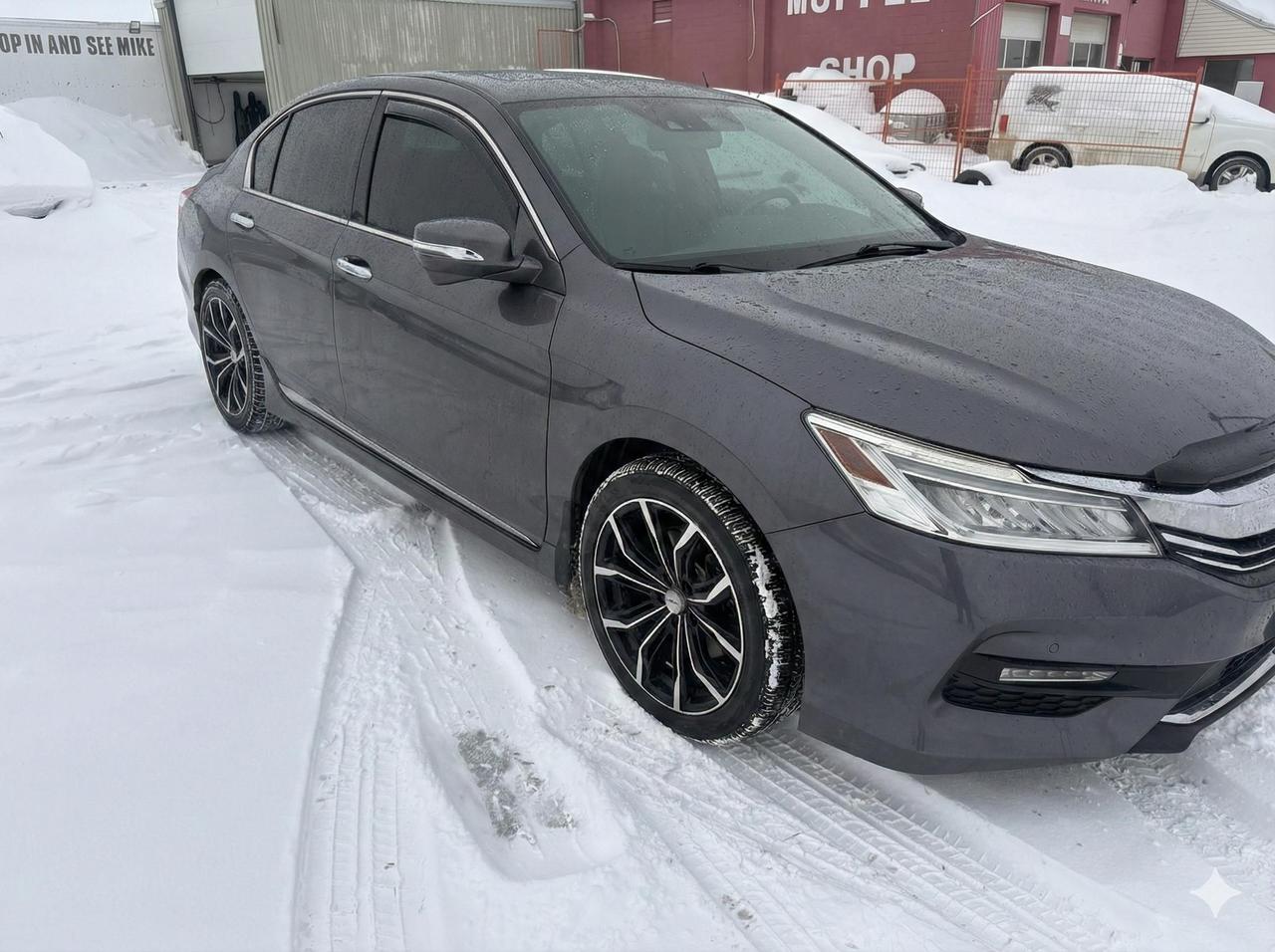 2017 Honda Accord Touring Photo