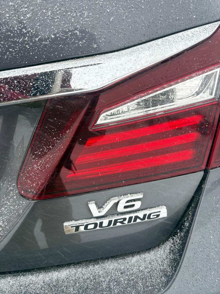 2017 Honda Accord Touring Photo