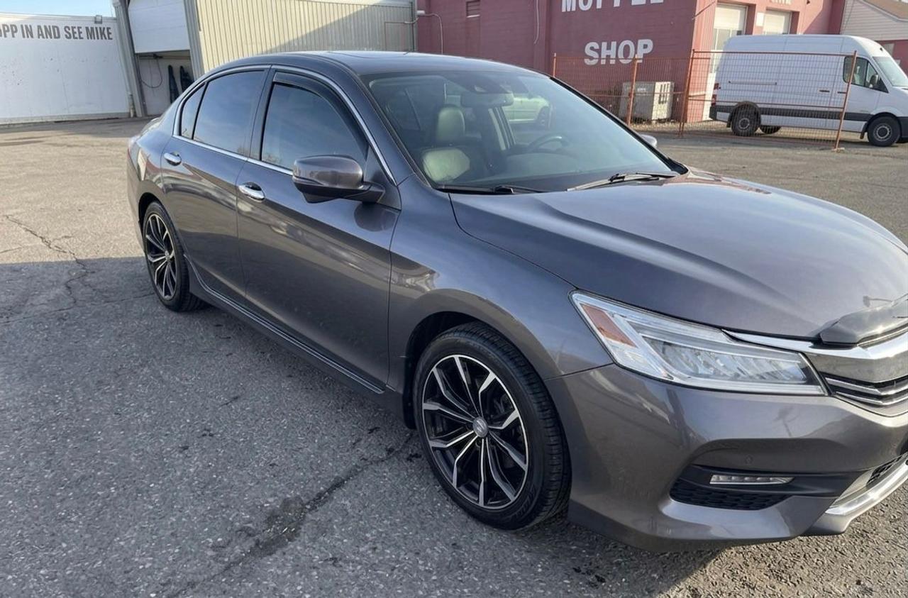2017 Honda Accord Touring Photo