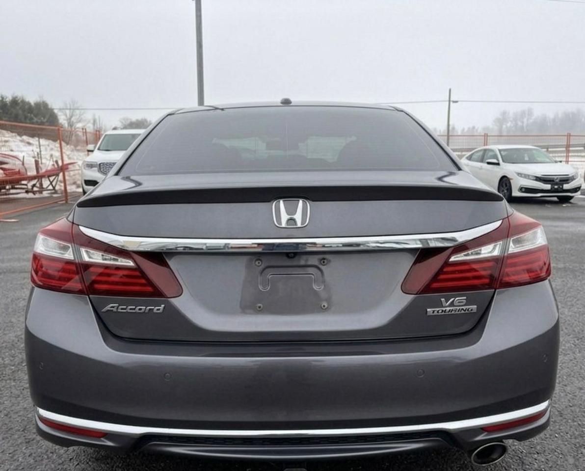 2017 Honda Accord Touring Photo