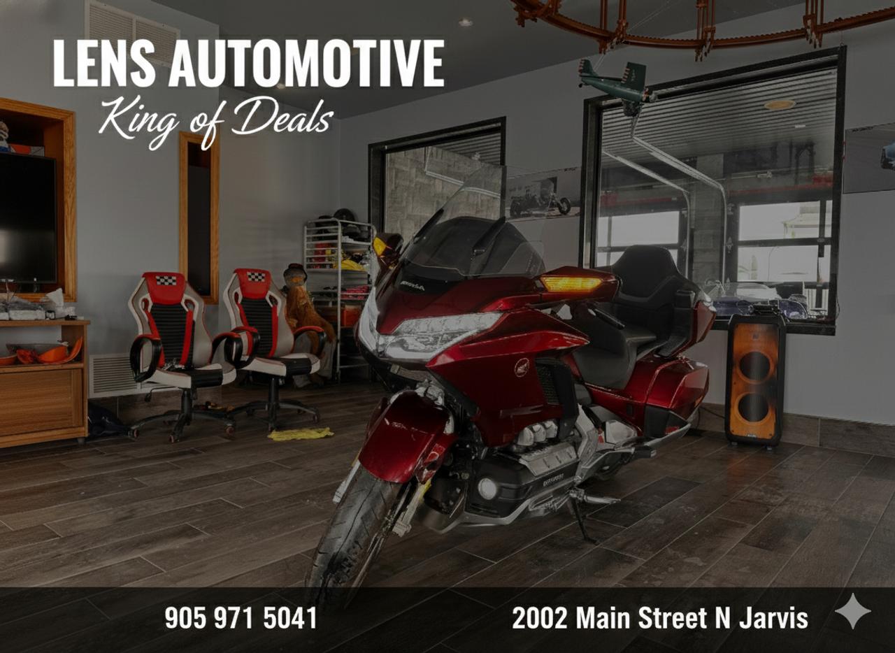 2023 Honda GL1800 FULLY FINANCEABLE, AUTOMATIC , ONE OWNER! Photo