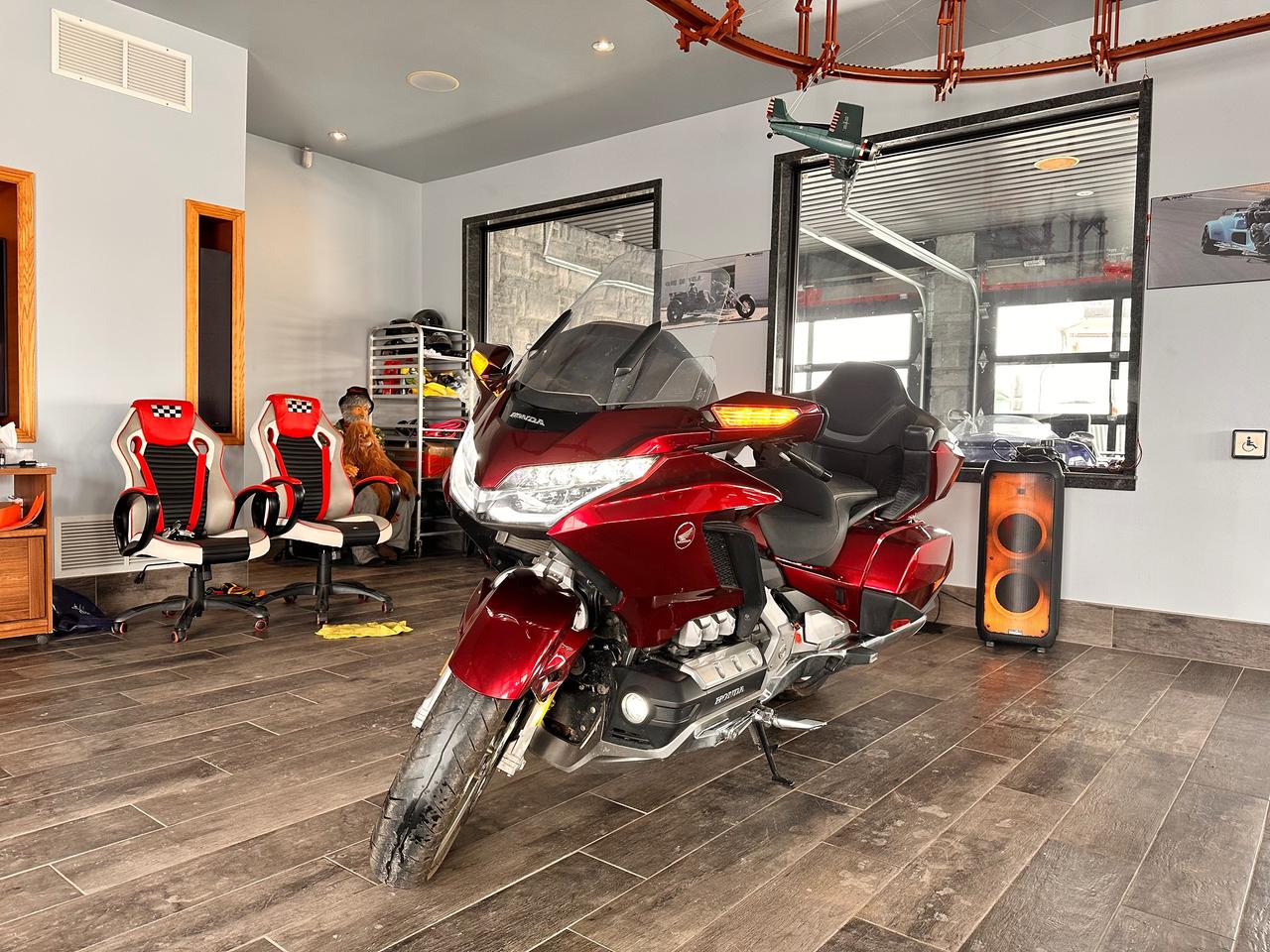 2023 Honda GL1800 FULLY FINANCEABLE, AUTOMATIC , ONE OWNER! Photo