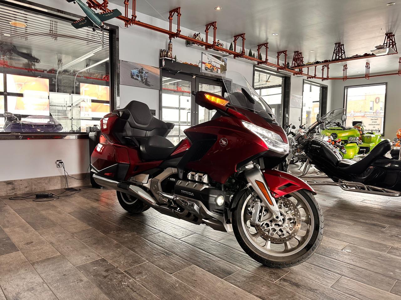 2023 Honda GL1800 FULLY FINANCEABLE, AUTOMATIC , ONE OWNER! Photo