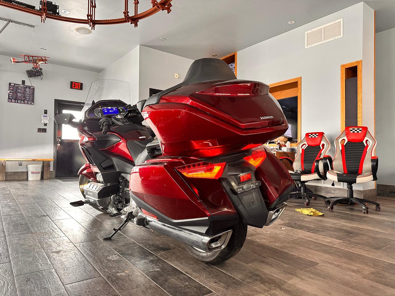 2023 Honda GL1800 FULLY FINANCEABLE, AUTOMATIC , ONE OWNER! Photo