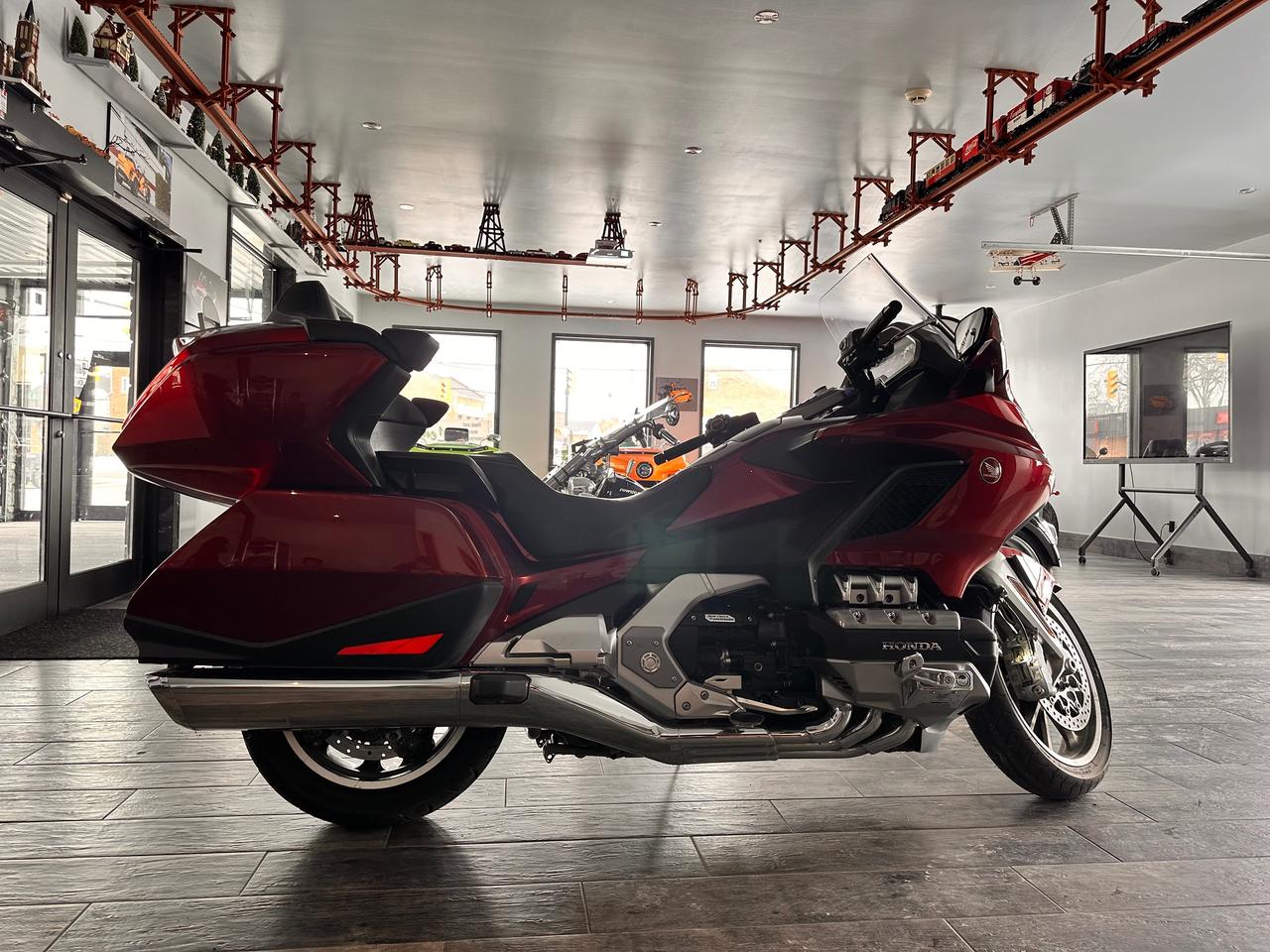 2023 Honda GL1800 FULLY FINANCEABLE, AUTOMATIC , ONE OWNER! Photo