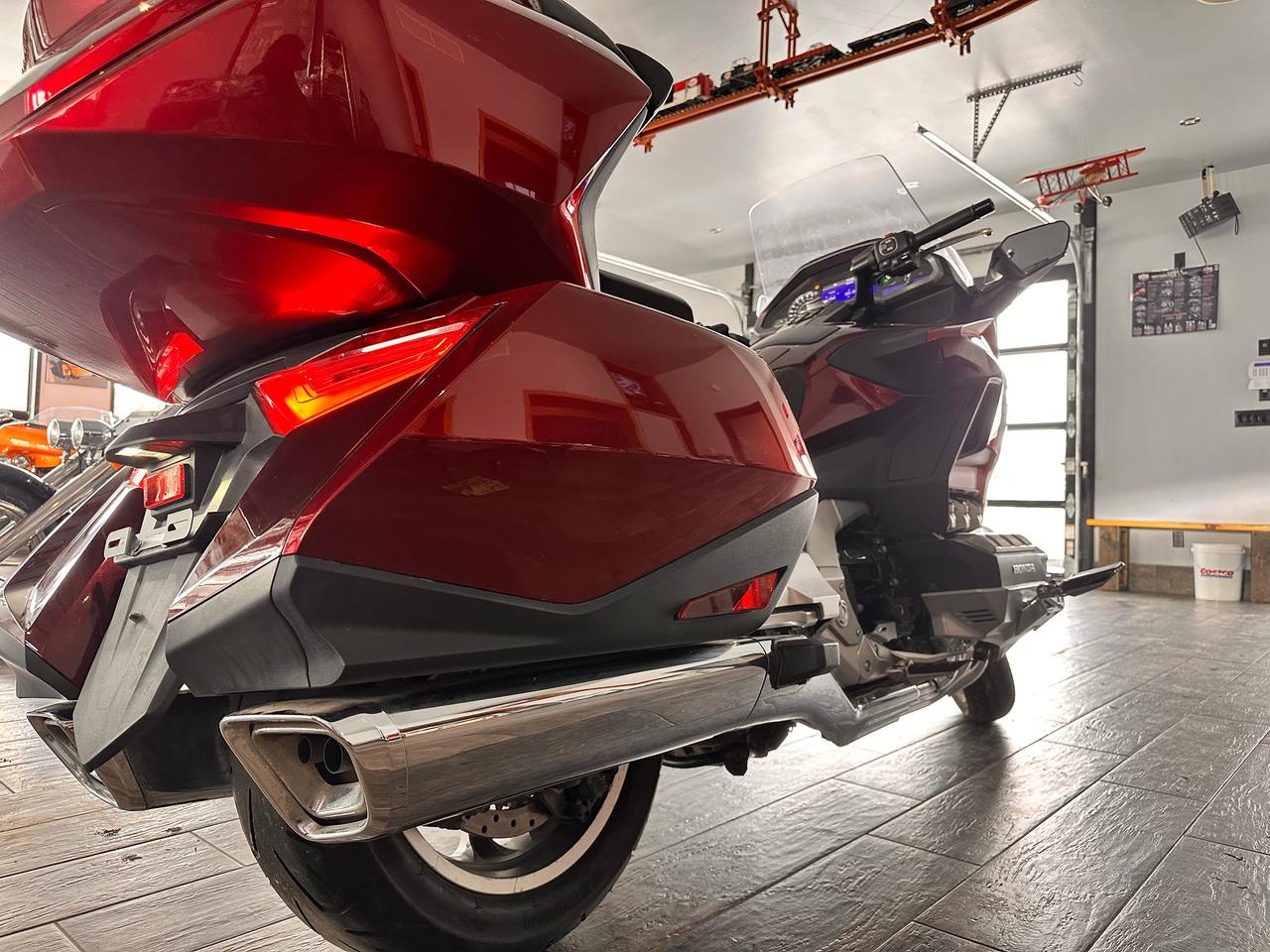 2023 Honda GL1800 FULLY FINANCEABLE, AUTOMATIC , ONE OWNER! Photo