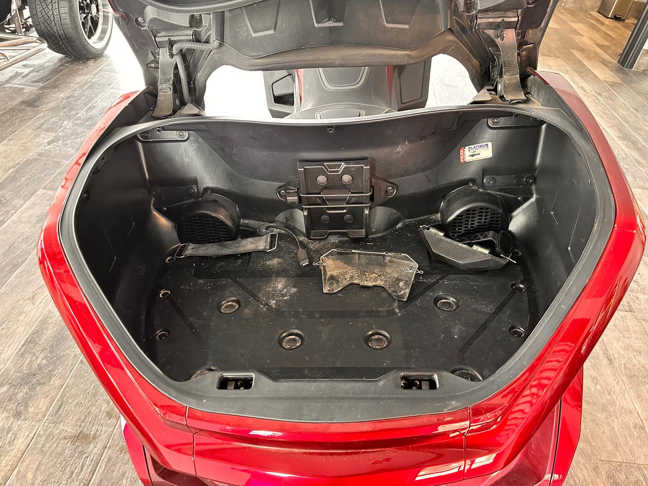 2023 Honda GL1800 FULLY FINANCEABLE, AUTOMATIC , ONE OWNER! Photo