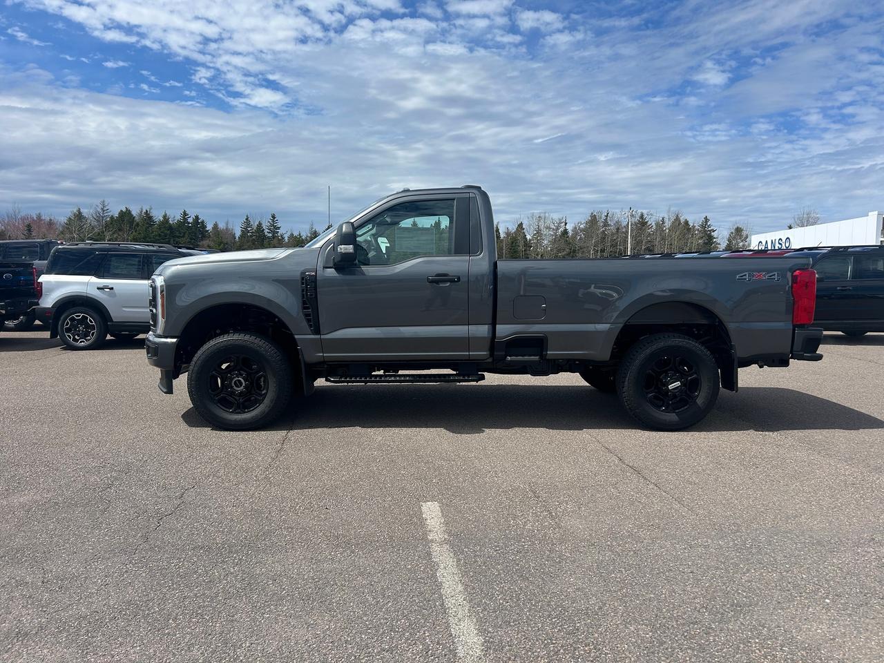 2026 Ford F-350 Super Duty SRW XL 4WD REG CAB 8' BOX Photo3