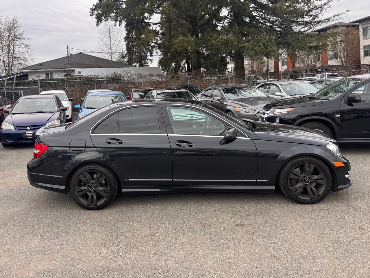 2012 Mercedes-Benz C-Class FINANCING AVAILABLE Photo4