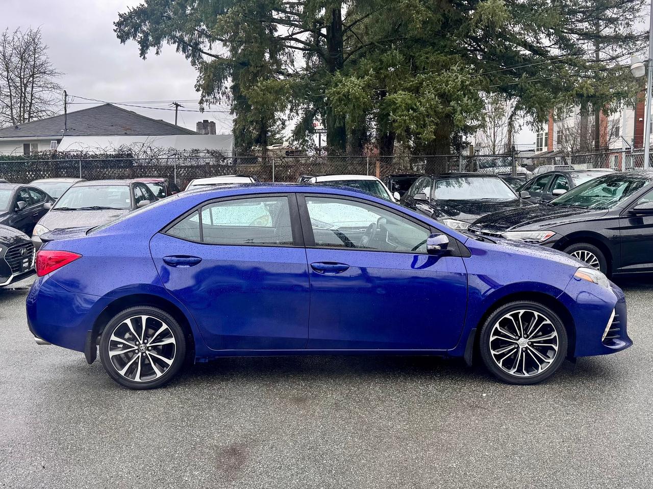 2017 Toyota Corolla FINANCING AVAILABLE Photo4