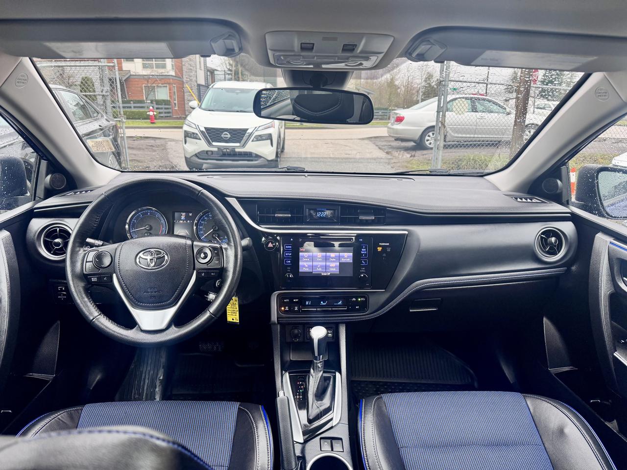 2017 Toyota Corolla FINANCING AVAILABLE Photo10