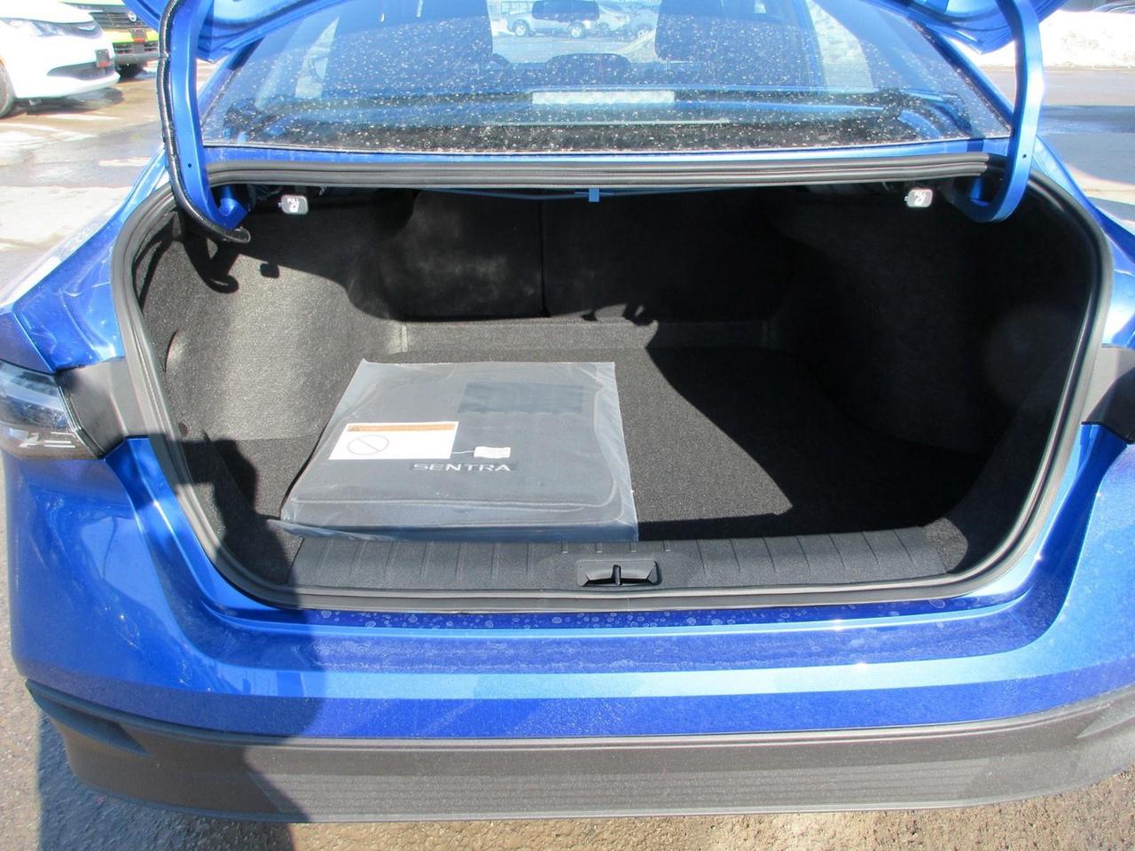 2026 Nissan Sentra SV Photo4