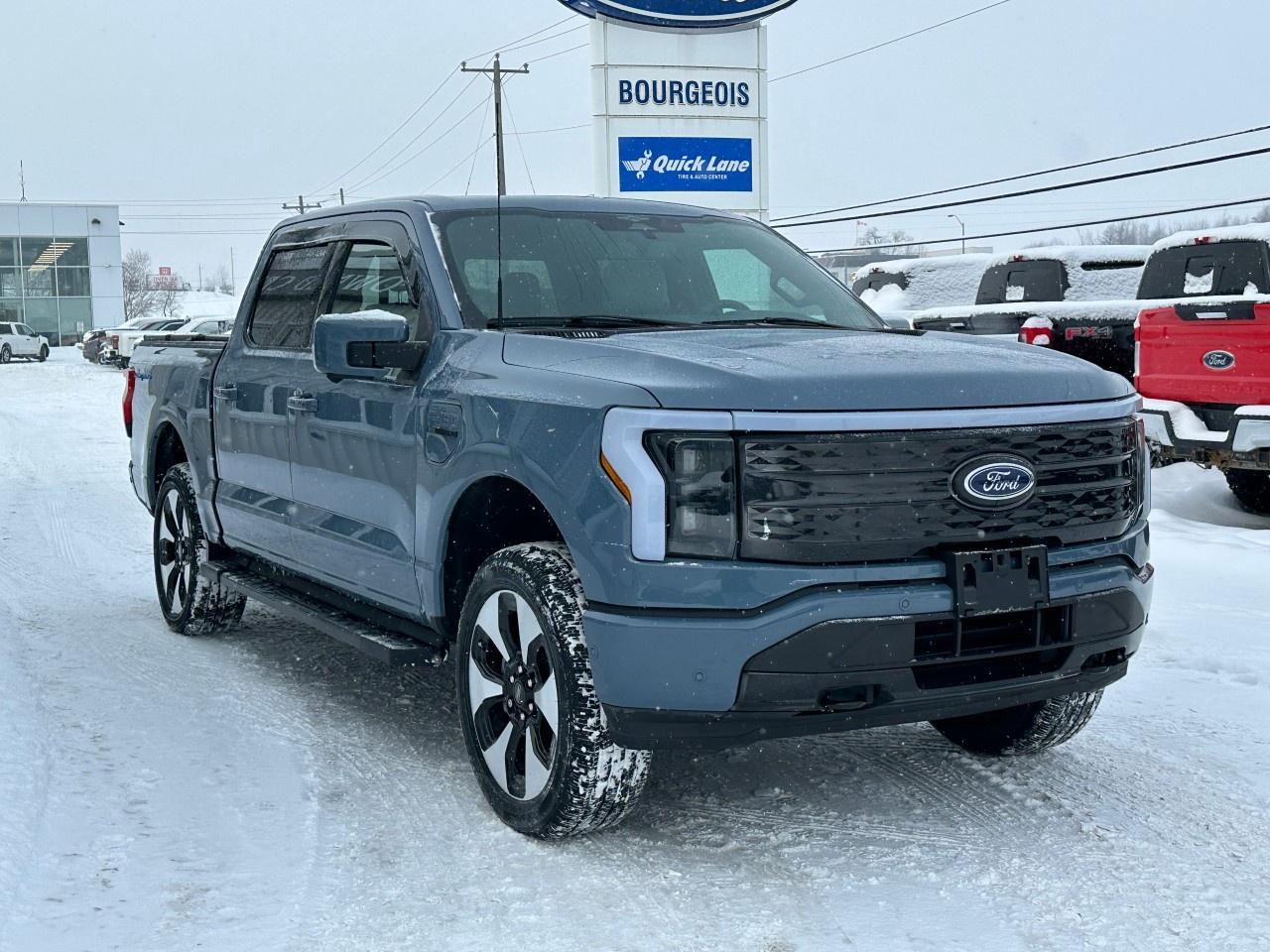 2023 Ford F-150 Lightning Platinum 4WD SuperCrew 5.5' Box Photo4