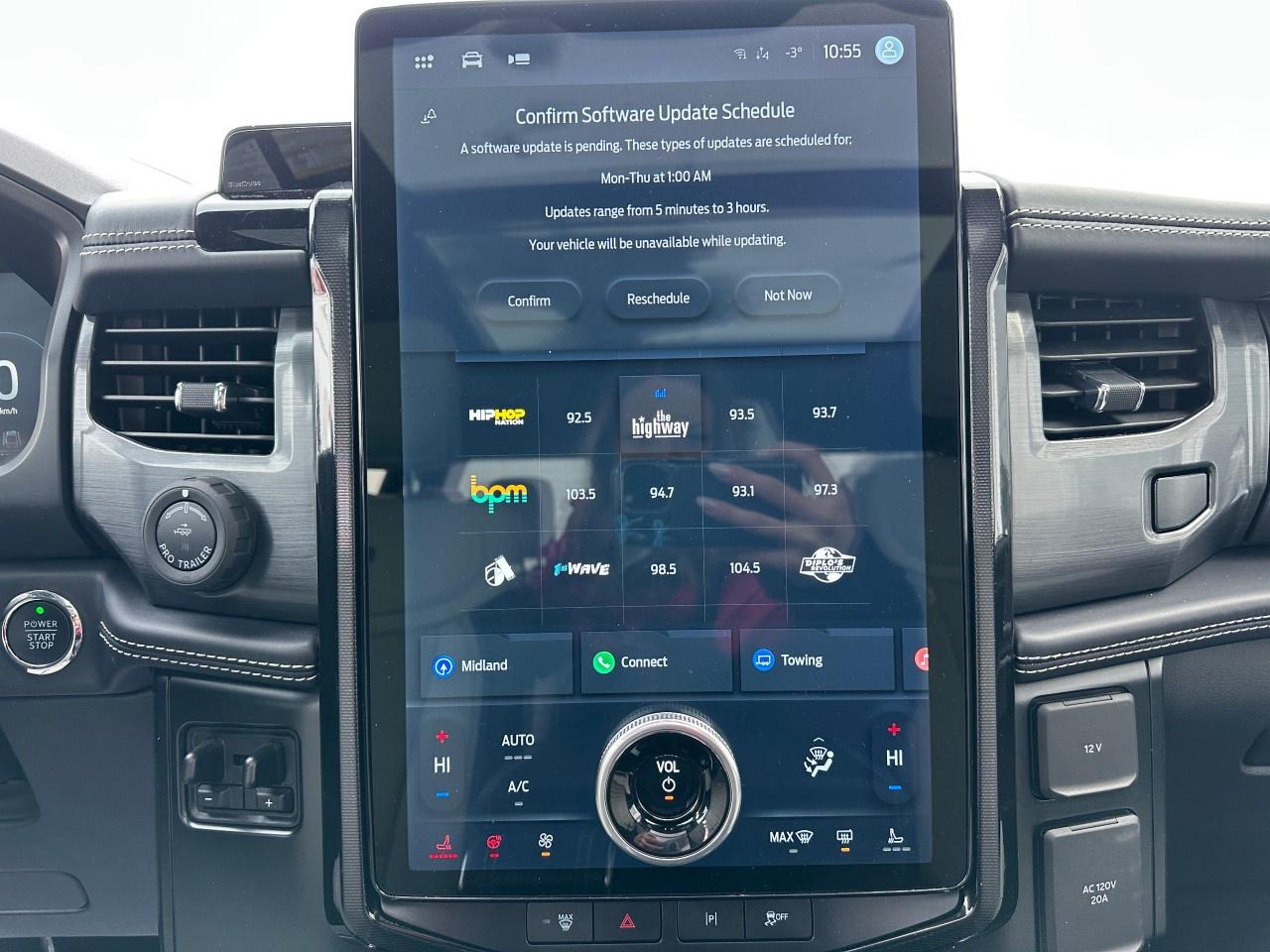 2023 Ford F-150 Lightning Platinum 4WD SuperCrew 5.5' Box Photo