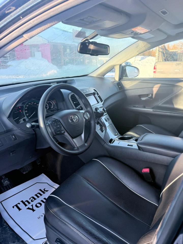 2014 Toyota Venza XLE Photo2