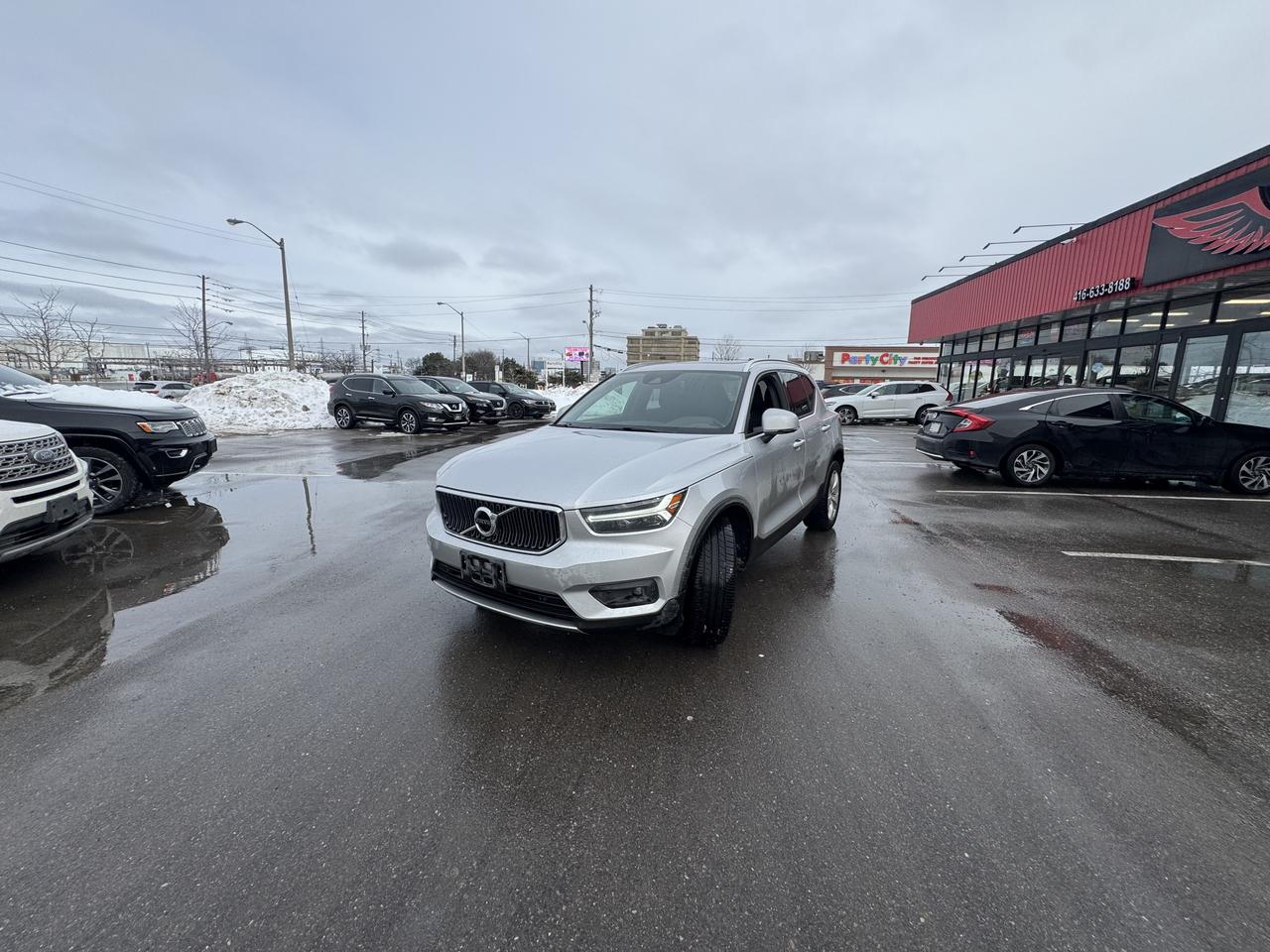 2019 Volvo XC40 MOMENTUM T5 AWD LEATHER PAN/ROOF B/SPOT CARPLAY Photo2