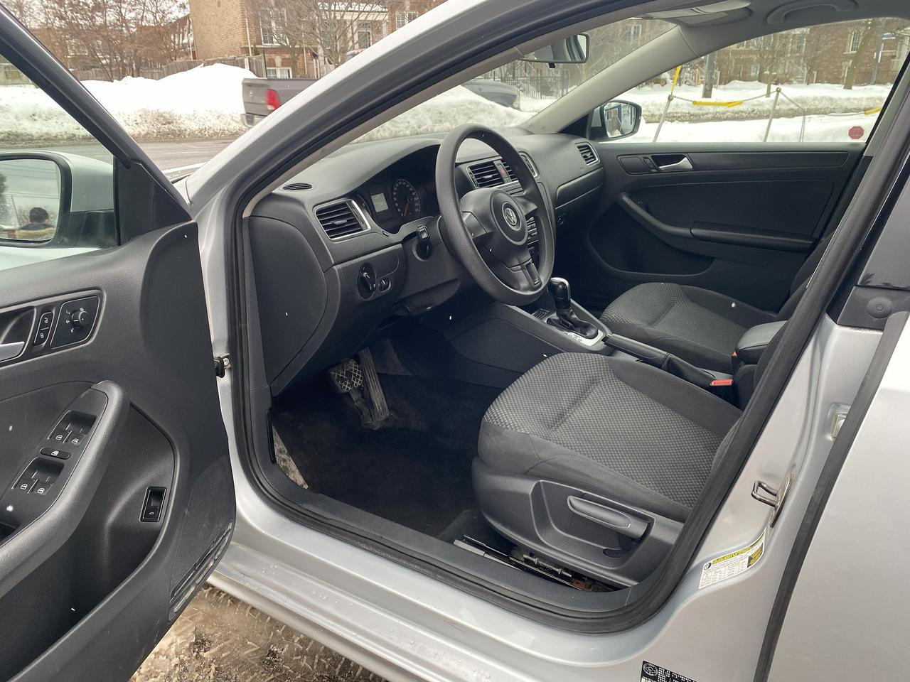 2014 Volkswagen Jetta Trendline/LOW KM/Automatic/2.0L Gas Saver Photo