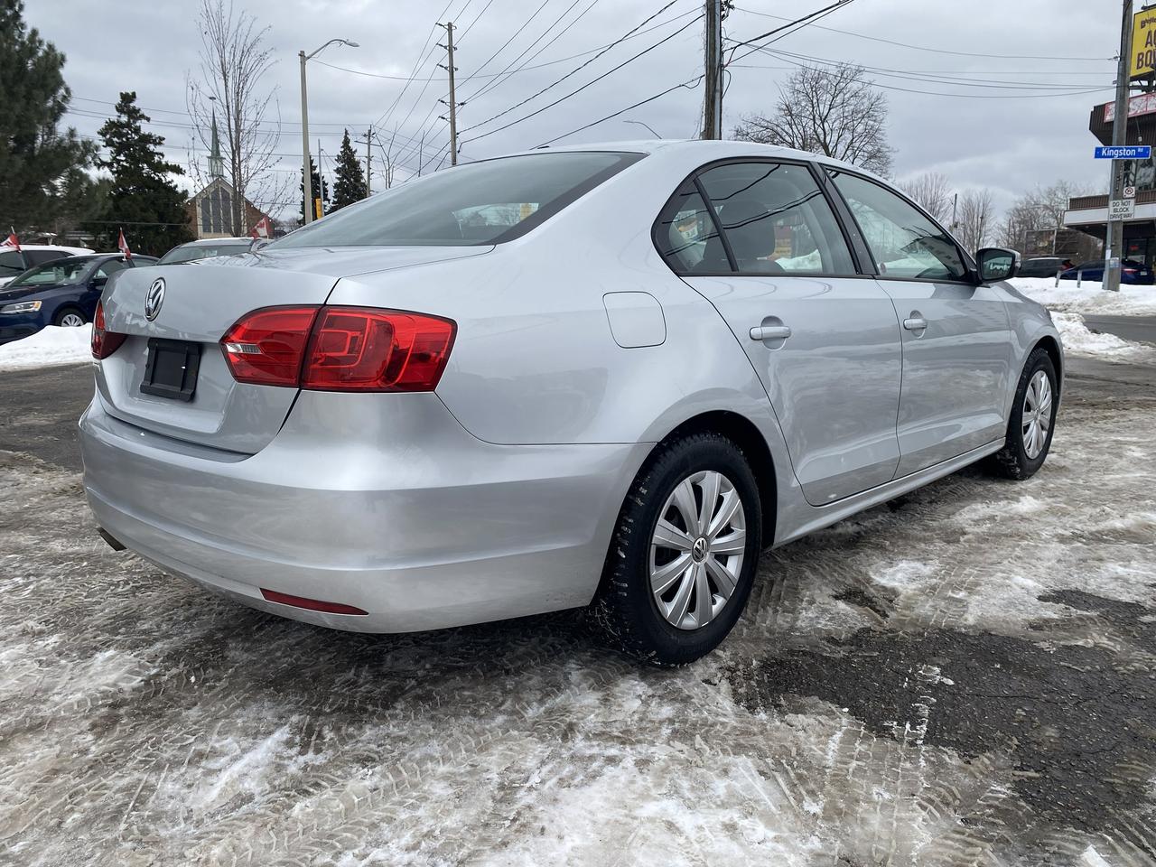 2014 Volkswagen Jetta Trendline/LOW KM/Automatic/2.0L Gas Saver Photo3
