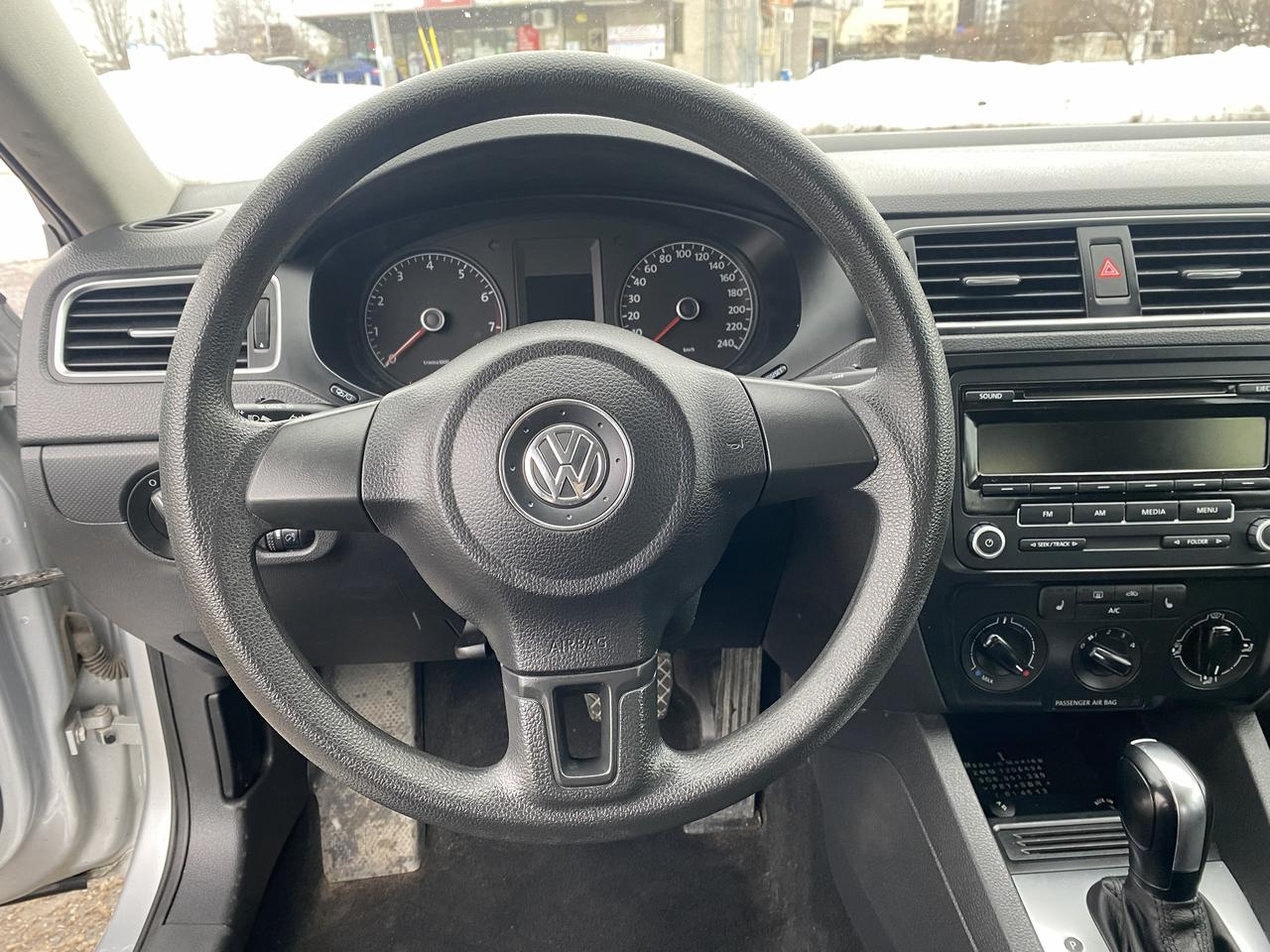 2014 Volkswagen Jetta Trendline/LOW KM/Automatic/2.0L Gas Saver Photo