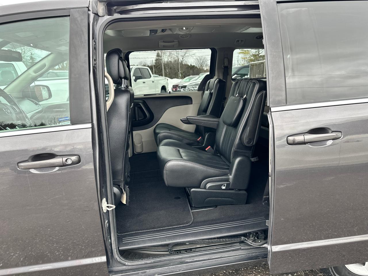 2018 Dodge Grand Caravan CrewPlus HTD-Leather Stow'N'Go 7Pass DVD XM NAV AC Photo