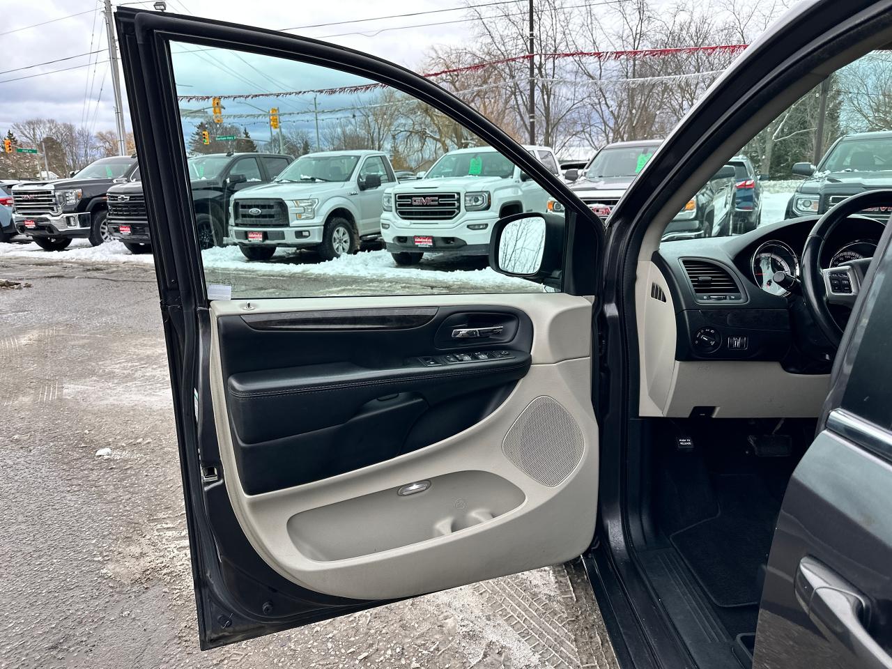 2018 Dodge Grand Caravan CrewPlus HTD-Leather Stow'N'Go 7Pass DVD XM NAV AC Photo