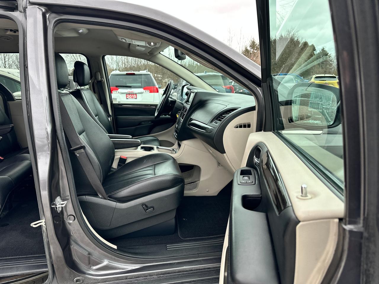 2018 Dodge Grand Caravan CrewPlus HTD-Leather Stow'N'Go 7Pass DVD XM NAV AC Photo