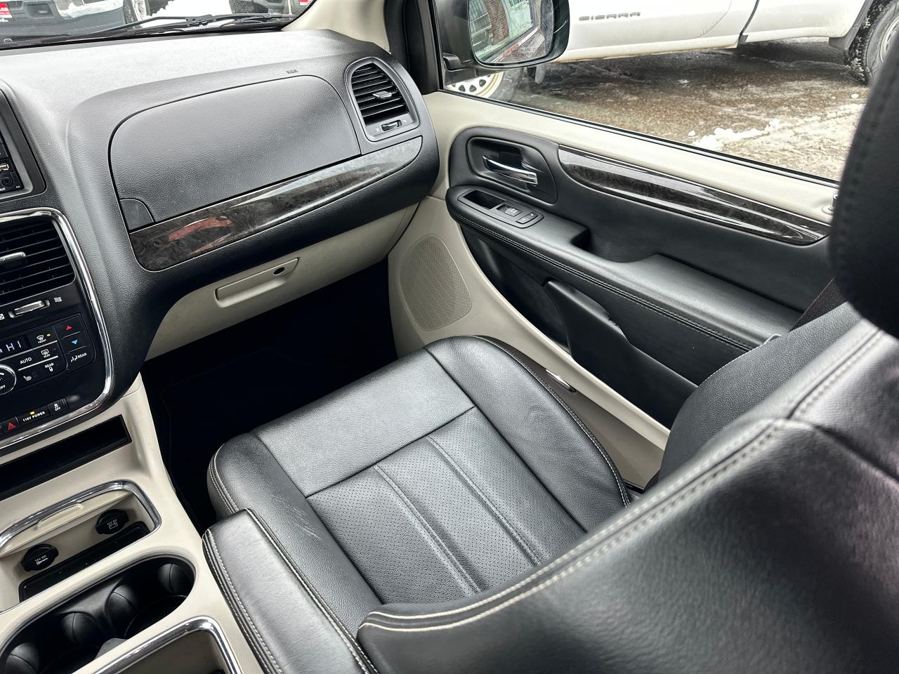 2018 Dodge Grand Caravan CrewPlus HTD-Leather Stow'N'Go 7Pass DVD XM NAV AC Photo