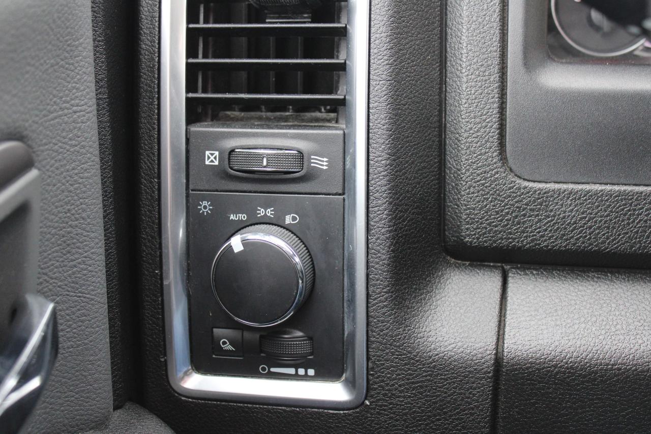 2022 RAM 1500 Classic SLT 4x4 Crew Cab 5'7" Box Photo