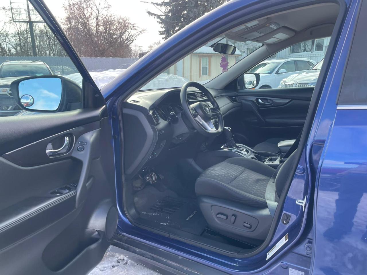 2018 Nissan Rogue SV AWD B-TOOTH CAMERA H-SEAT BLIND SPOT CERTIFIED Photo