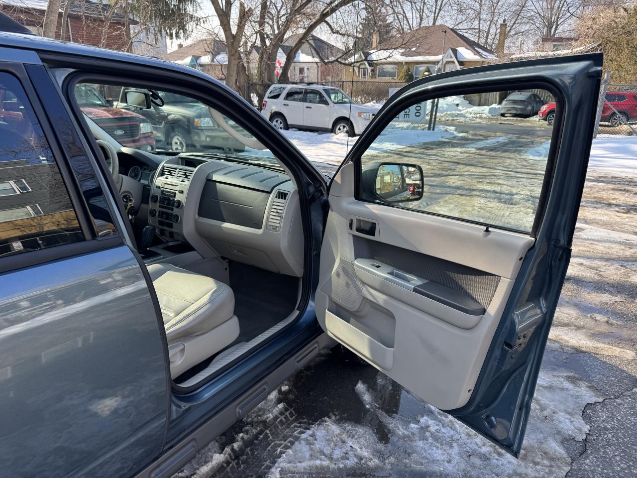 2011 Ford Escape XLT LEATHER V6 Photo