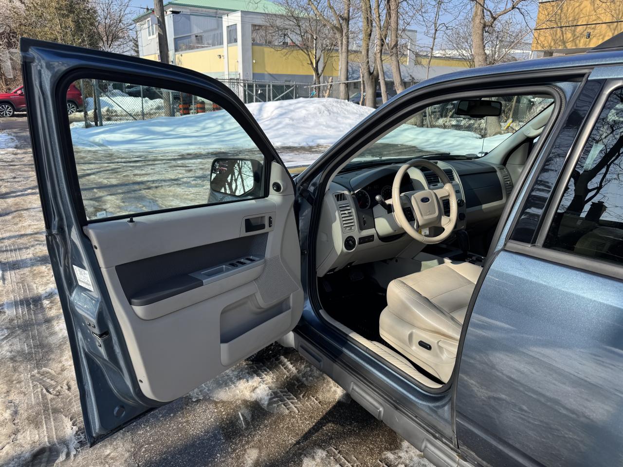 2011 Ford Escape XLT LEATHER V6 Photo