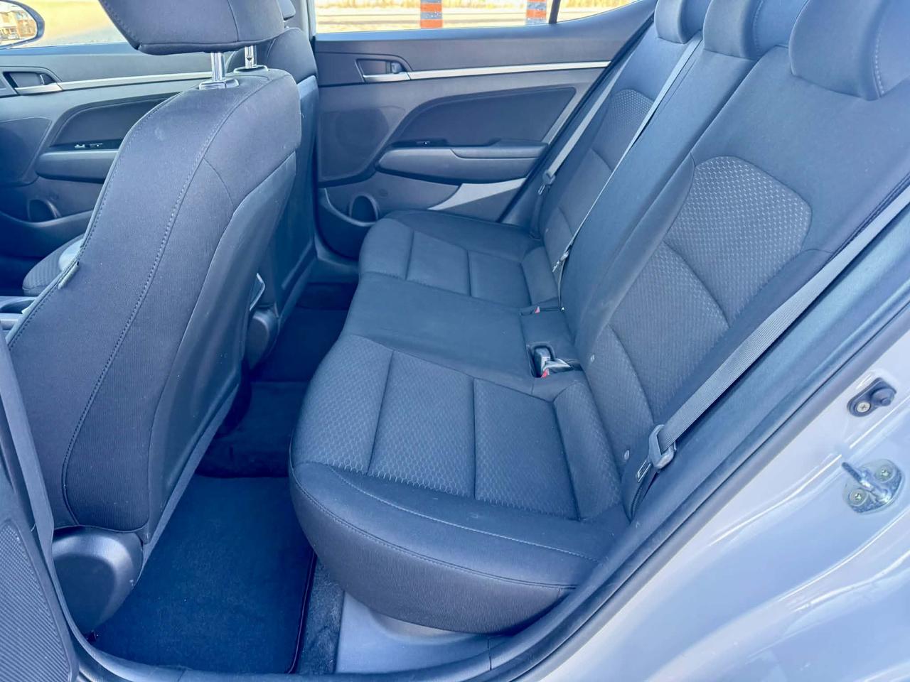 2019 Hyundai Elantra Preferred Photo4