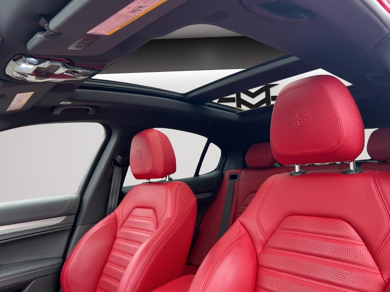 2022 Alfa Romeo Stelvio VELOCE AWD - Blind Spot Monitor - Navigation !!! Photo