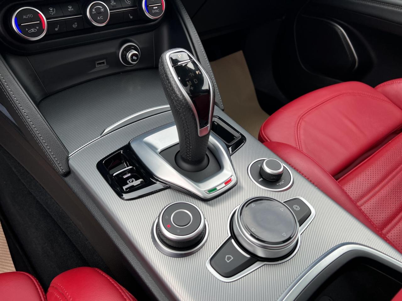 2022 Alfa Romeo Stelvio VELOCE AWD - Blind Spot Monitor - Navigation !!! Photo