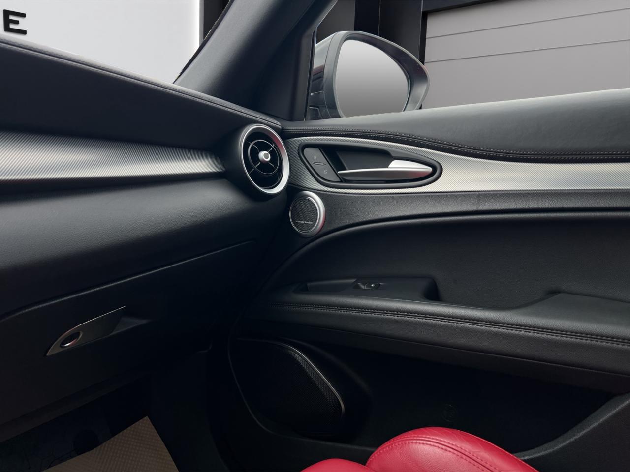 2022 Alfa Romeo Stelvio VELOCE AWD - Blind Spot Monitor - Navigation !!! Photo