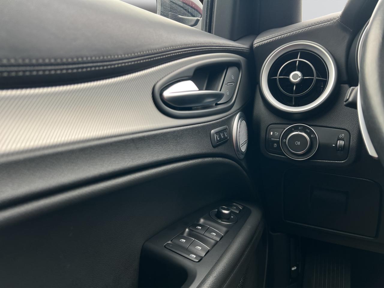 2022 Alfa Romeo Stelvio VELOCE AWD - Blind Spot Monitor - Navigation !!! Photo