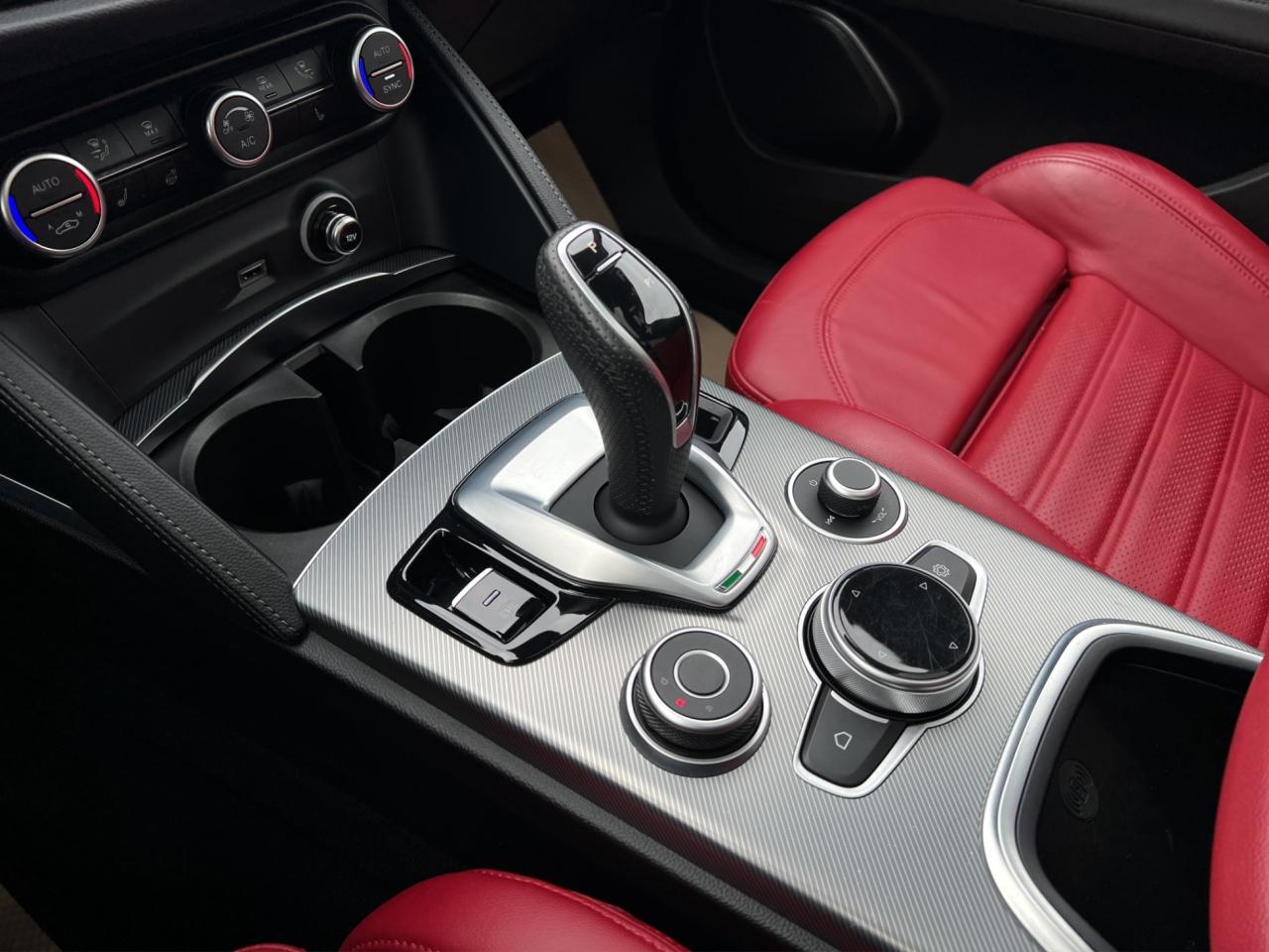 2022 Alfa Romeo Stelvio VELOCE AWD - Blind Spot Monitor - Navigation !!! Photo