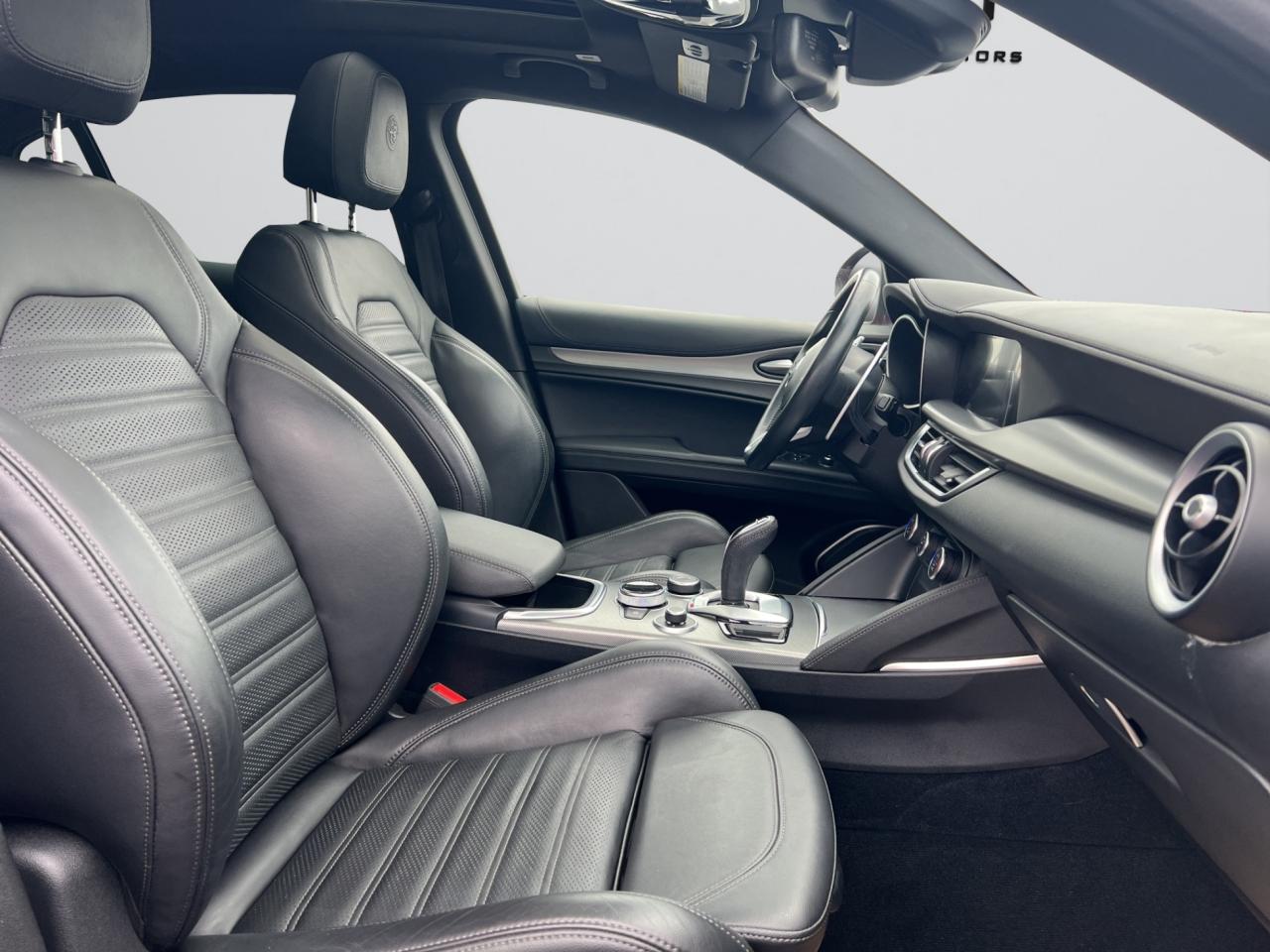 2022 Alfa Romeo Stelvio VELOCE AWD - Blind Spot Monitor - Navigation !!! Photo