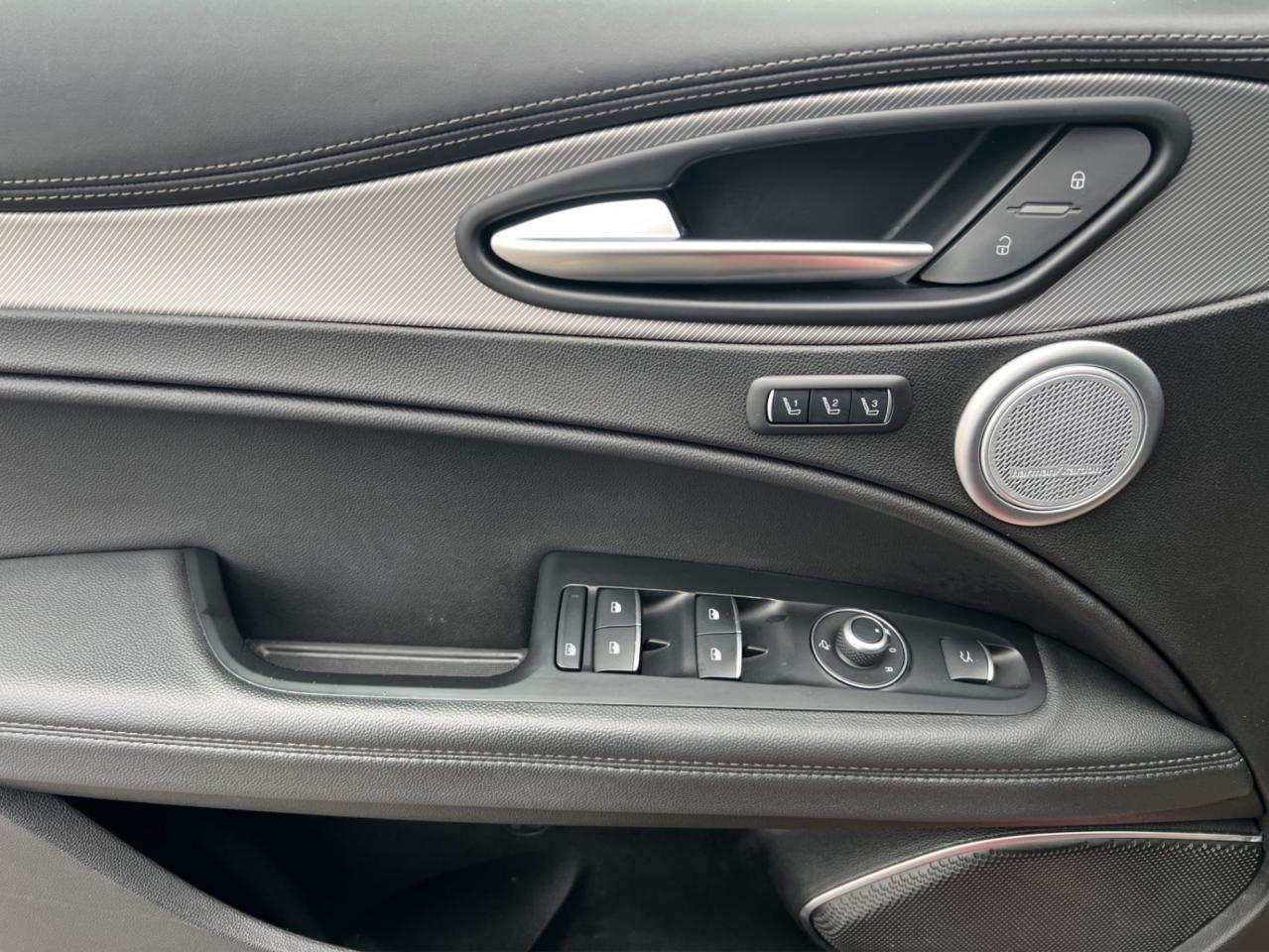 2022 Alfa Romeo Stelvio VELOCE AWD - Blind Spot Monitor - Navigation !!! Photo