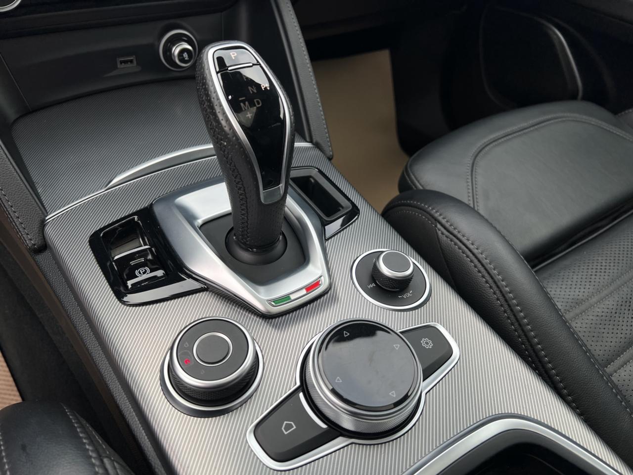 2022 Alfa Romeo Stelvio VELOCE AWD - Blind Spot Monitor - Navigation !!! Photo