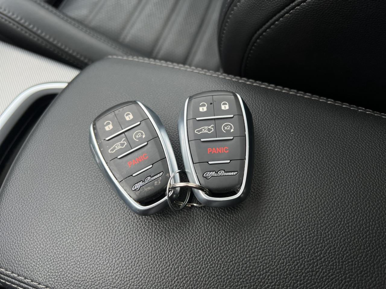 2022 Alfa Romeo Stelvio VELOCE AWD - Blind Spot Monitor - Navigation !!! Photo