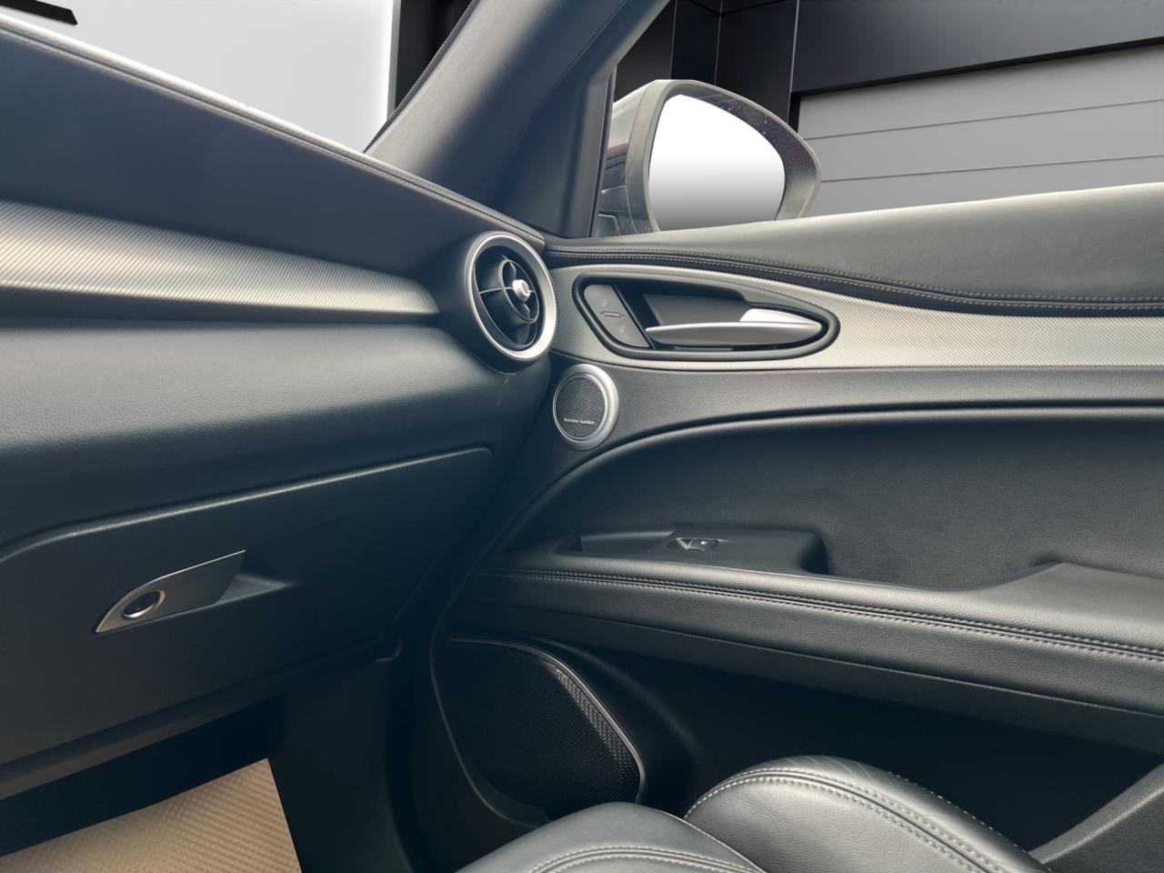 2022 Alfa Romeo Stelvio VELOCE AWD - Blind Spot Monitor - Navigation !!! Photo