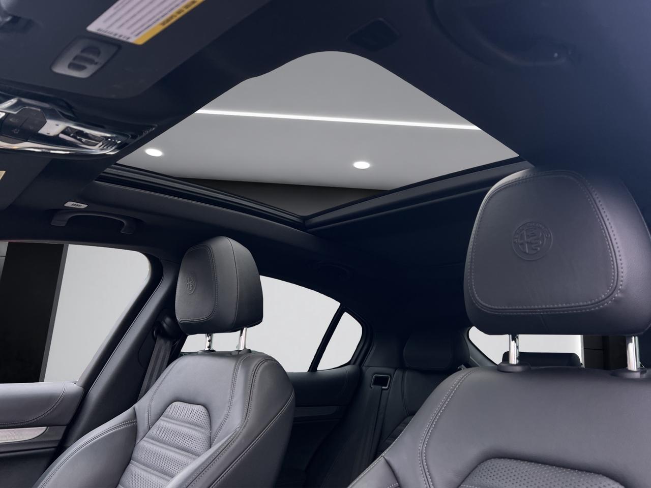 2022 Alfa Romeo Stelvio VELOCE AWD - Blind Spot Monitor - Navigation !!! Photo