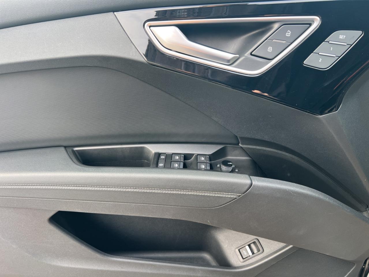 2022 Audi Q4 e-tron TECHNIK PKG - S-LINE PKG - 50 QUATTRO !!! Photo