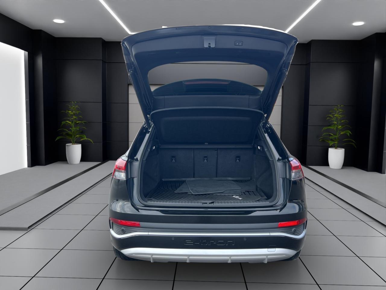 2022 Audi Q4 e-tron TECHNIK PKG - S-LINE PKG - 50 QUATTRO !!! Photo