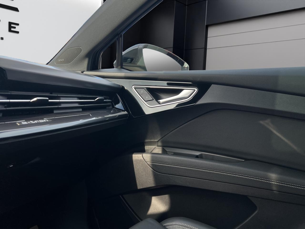 2022 Audi Q4 e-tron TECHNIK PKG - S-LINE PKG - 50 QUATTRO !!! Photo