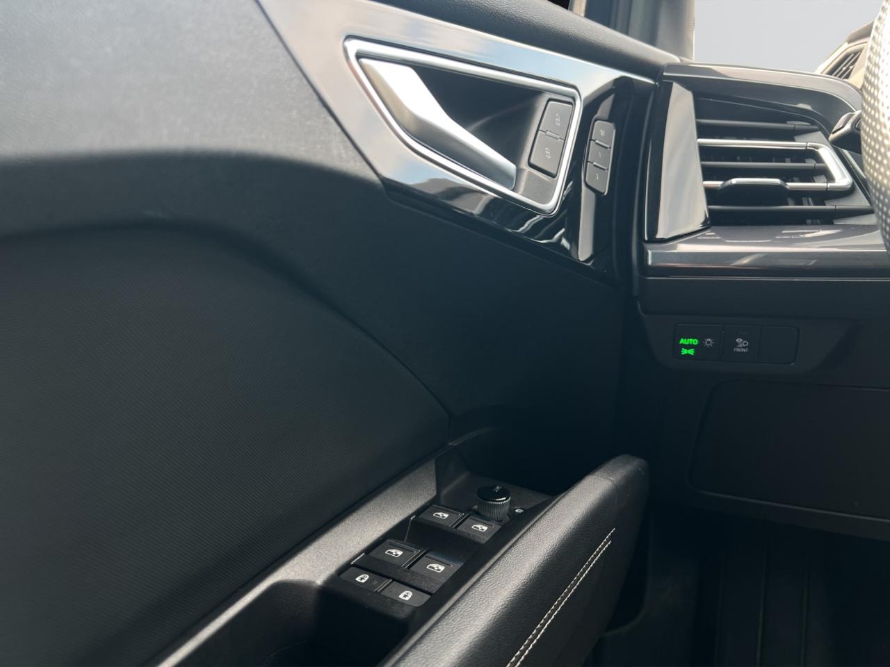 2022 Audi Q4 e-tron TECHNIK PKG - S-LINE PKG - 50 QUATTRO !!! Photo